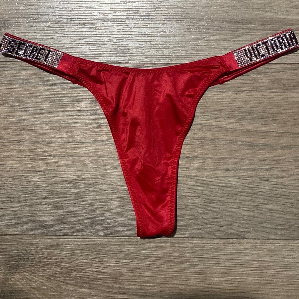 Victoria’s Secret // Shine Strap Thong Panty
